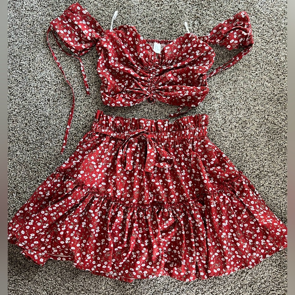EUC 2 Piece Matching Printed Crop Top & Skirt Size S